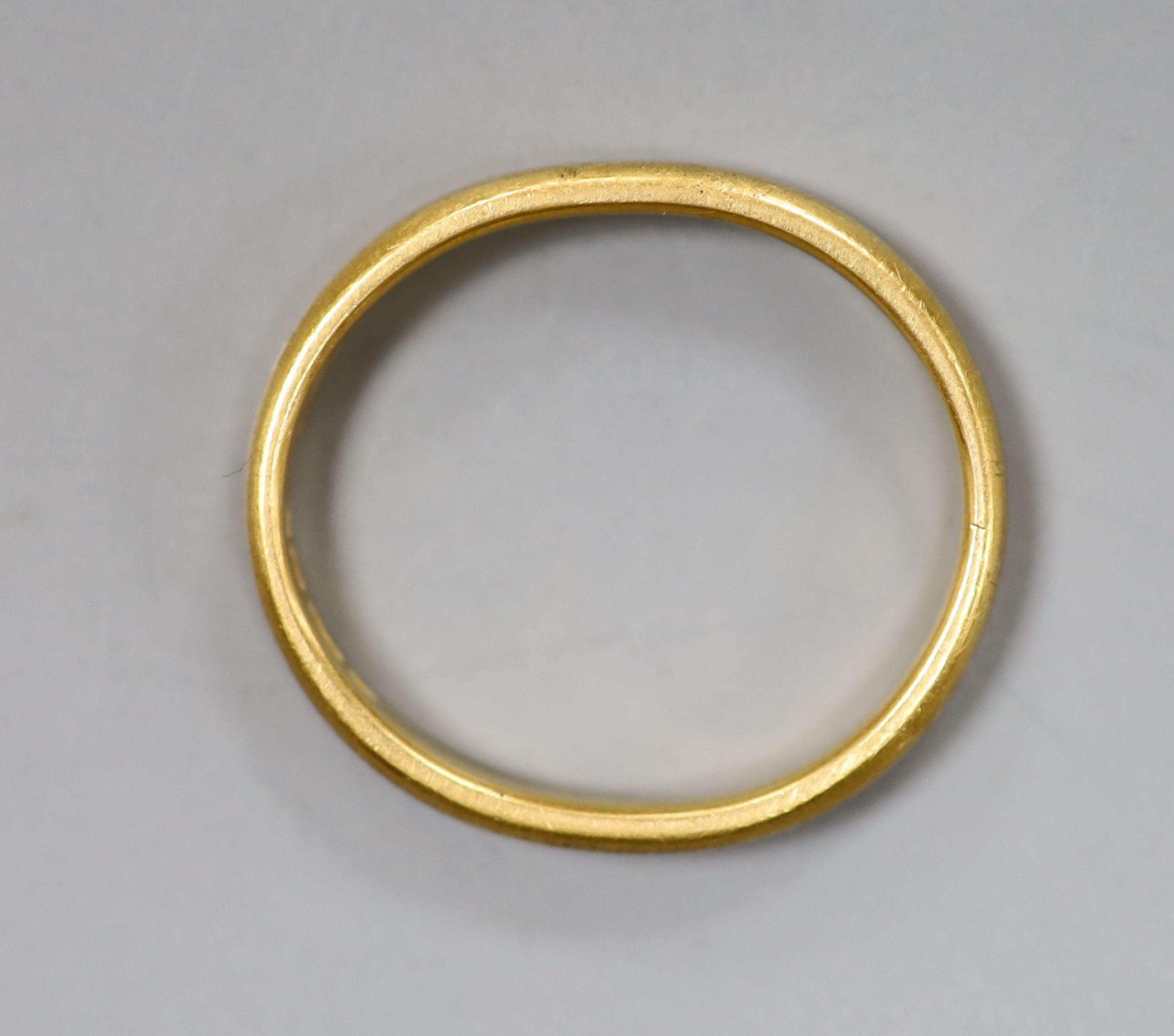 A 22ct gold wedding ring